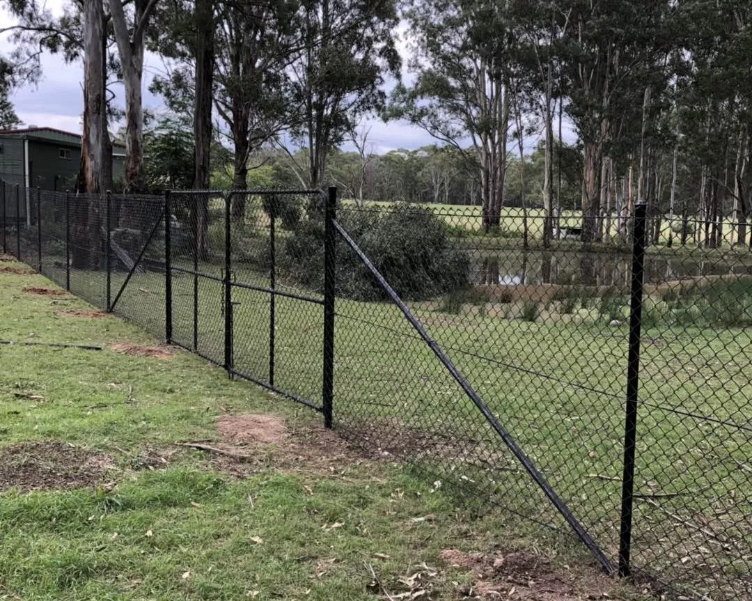 Railless chainwire fence installation Sydney